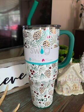 Swig Pinecone Holiday 40oz. Tumbler